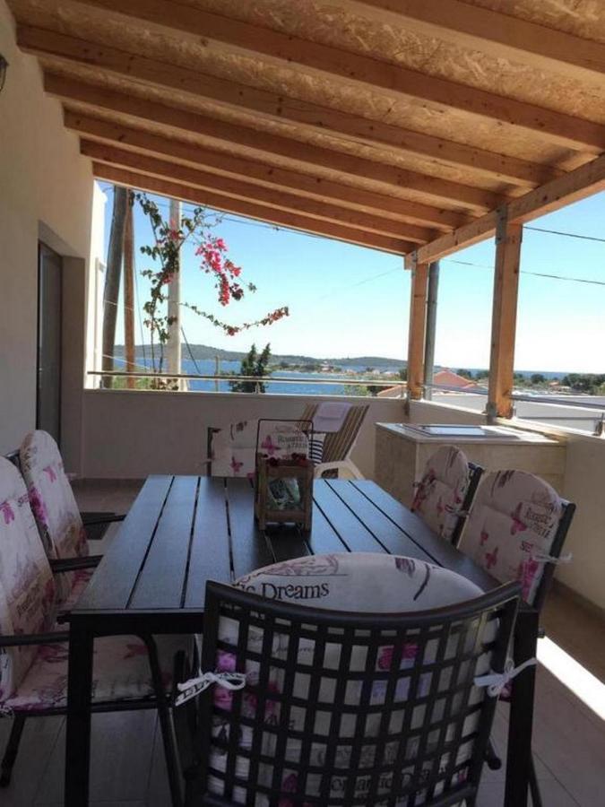 Holiday Home Rustika 말리 드르베니크 외부 사진